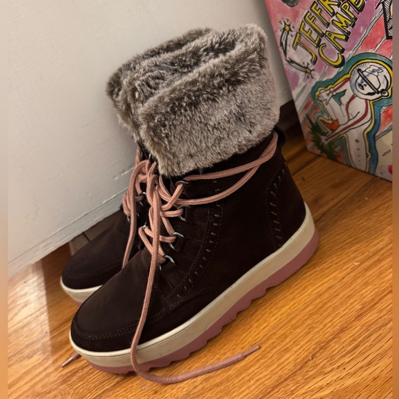 Cougar Vanetta Faux Fur Trim Waterproof Boot - Picture 4 of 5